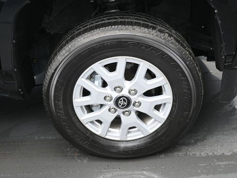 Certified 2025 Toyota Tacoma SR5 image 35