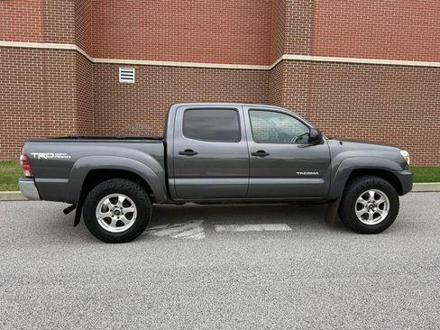 Used 2013 Toyota Tacoma 4x4 Double Cab w/ TRD Off-Road Pkg image 17