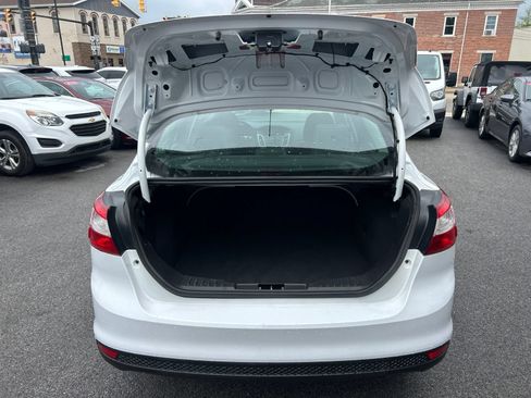 Used 2014 Ford Focus SE w/ SE Sport Package FWD image 4