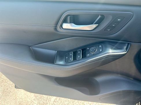 Used 2023 Nissan Rogue SL AWD/4WD image 15