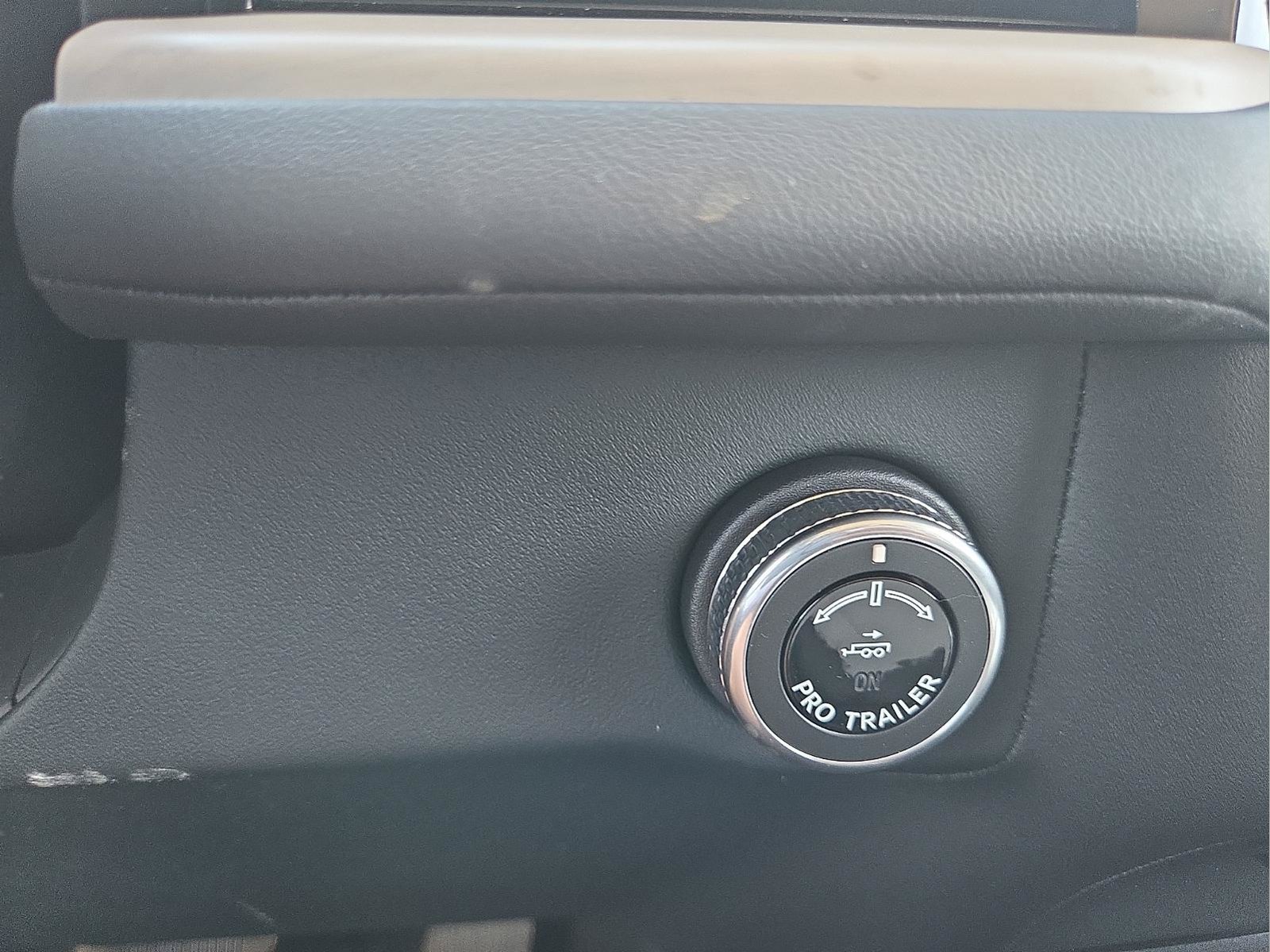 New 2026 Lincoln Navigator L Premier AWD/4WD image 17