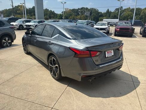 Used 2023 Nissan Altima 2.5 SR w/ SR Premium Package FWD image 5