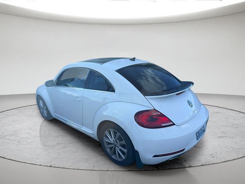 Used 2018 Volkswagen Beetle 2.0T SE FWD image 7