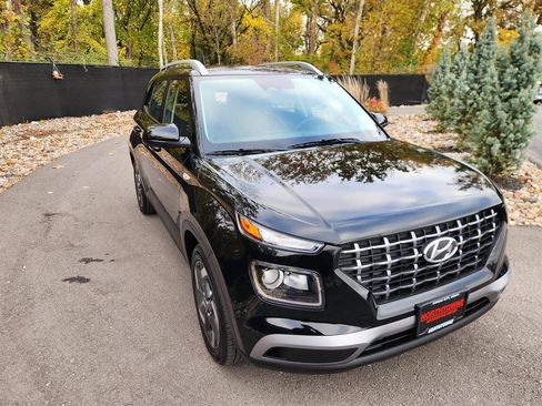 Certified 2024 Hyundai Venue SEL image 7