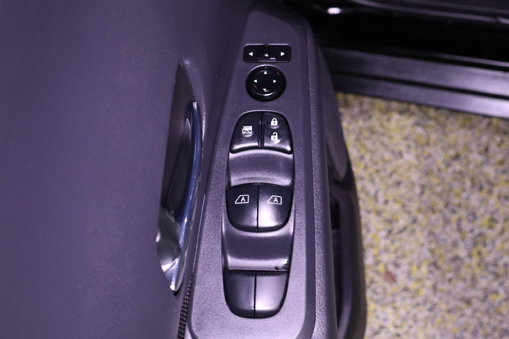 Used 2023 Nissan Kicks SV FWD image 31