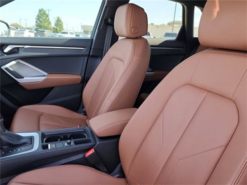Certified 2025 Audi Q3 2.0T Premium image 25