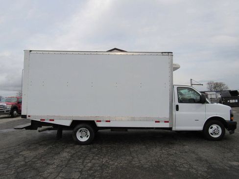 Used 2024 Chevrolet Express 3500 w/ Power Convenience Package image 2