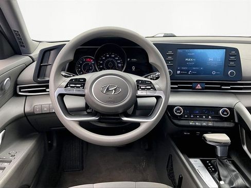 Used 2023 Hyundai Elantra SEL image 5
