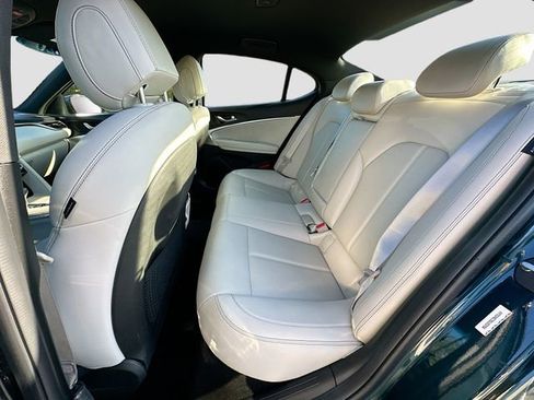 Used 2025 Genesis G70 2.5T image 24