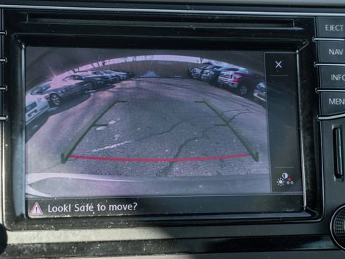 Used 2016 Volkswagen Tiguan SE image 21