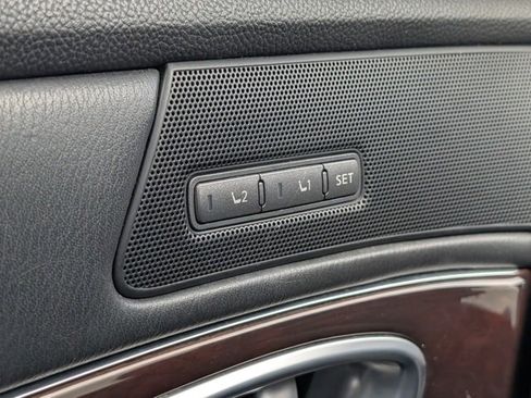 Used 2017 INFINITI Q70 L 3.7 image 24