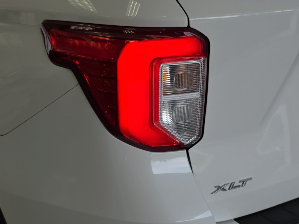 Certified 2022 Ford Explorer XLT w/ Equipment Group 202A AWD/4WD image 30