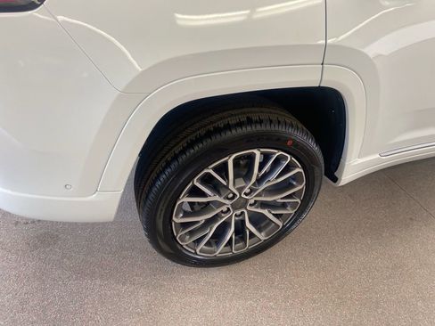 New 2026 Jeep Grand Cherokee Summit image 23