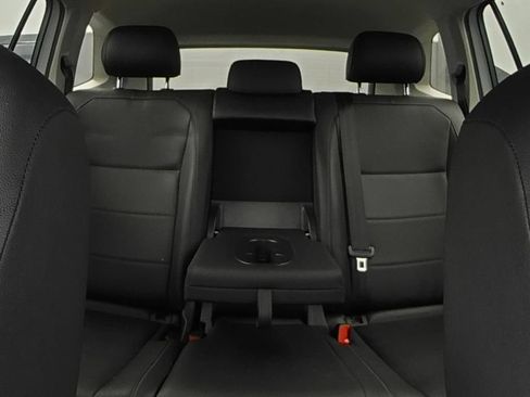 Used 2020 Volkswagen Tiguan SE AWD/4WD image 10