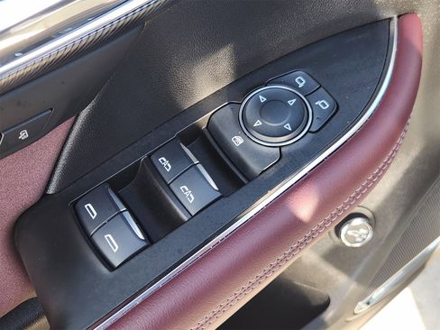 Used 2024 Buick Envision Sport Touring image 23