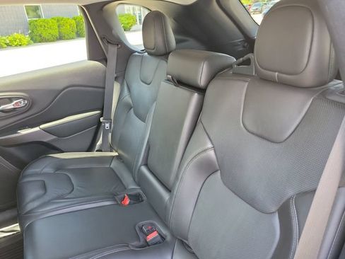 Used 2021 Jeep Cherokee Latitude Lux w/ Comfort/Convenience Group AWD/4WD image 23