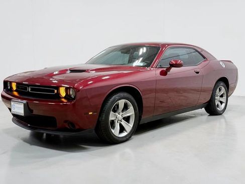 Used 2019 Dodge Challenger SXT RWD image 7
