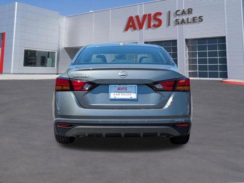 Used 2025 Nissan Altima 2.5 SV FWD image 7