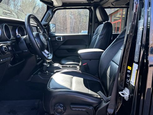 Used 2023 Jeep Wrangler Sahara w/ Cold Weather Group image 18
