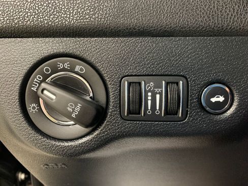 Used 2018 Chrysler 300 S image 17