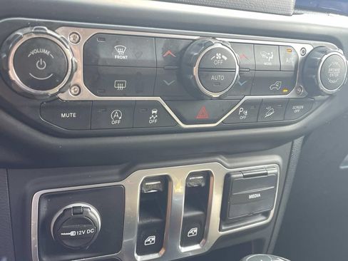 Used 2018 Jeep Wrangler Sport AWD/4WD image 19