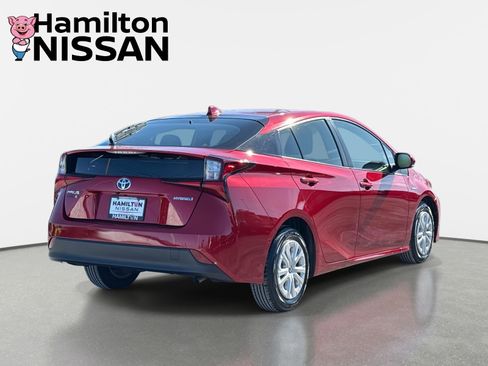 Used 2021 Toyota Prius LE image 2