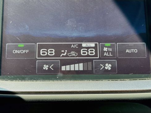 Used 2024 Subaru Crosstrek 2.0i Premium AWD/4WD image 17