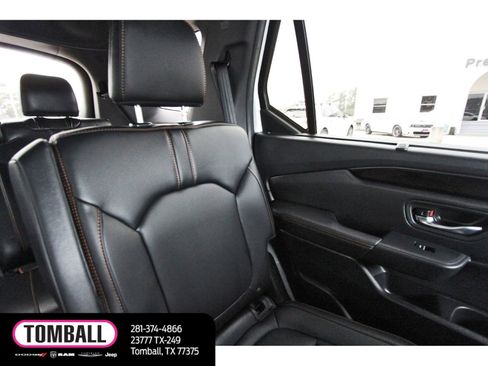 Used 2025 Honda Pilot TrailSport image 12