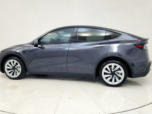 Used 2026 Tesla Model Y Long Range RWD image 6