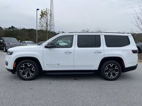 Used 2023 Jeep Wagoneer Series III w/ Preferred Equipment Group image 7