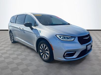 Used 2024 Chrysler Pacifica Limited