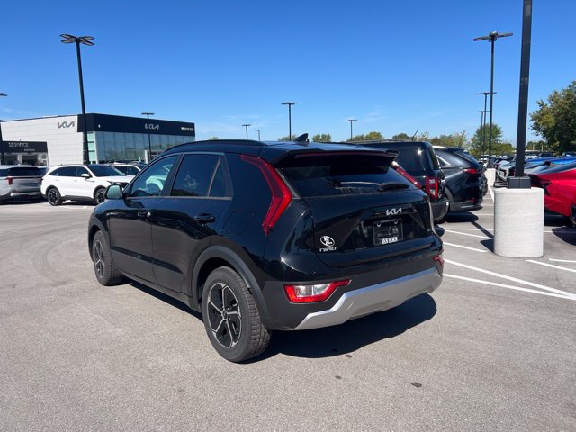 Used 2024 Kia Niro LX FWD image 5