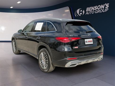 Used 2024 Mercedes-Benz GLC 300 4MATIC image 3