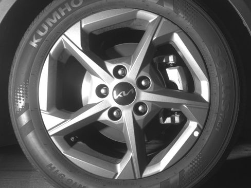 Used 2025 Kia K4 LXS image 13