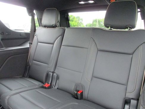 Used 2024 GMC Yukon SLT w/ SLT Luxury Package AWD/4WD image 24