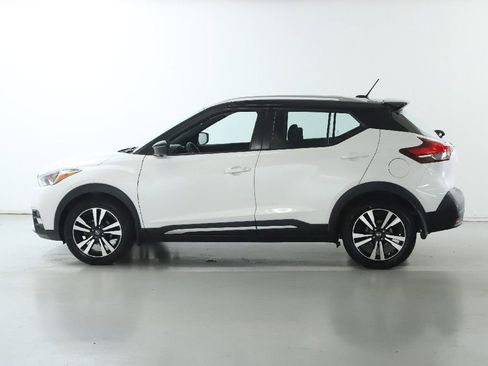 Used 2019 Nissan Kicks SR FWD image 40