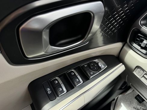 Used 2022 Kia Sorento S w/ Panoramic Sunroof Package FWD image 16