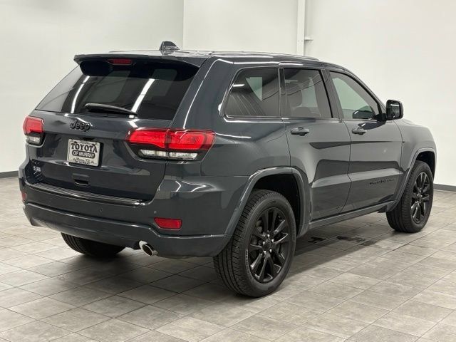 Used 2018 Jeep Grand Cherokee Altitude AWD/4WD image 2