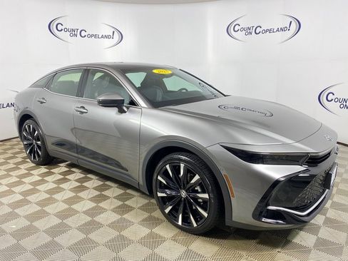 Used 2025 Toyota Crown Platinum image 1