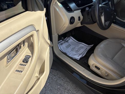 Used 2014 Ford Taurus SEL w/ Equipment Group 201A image 16