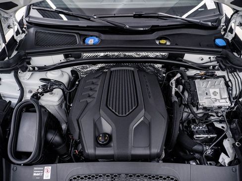 Certified 2025 Porsche Macan image 28