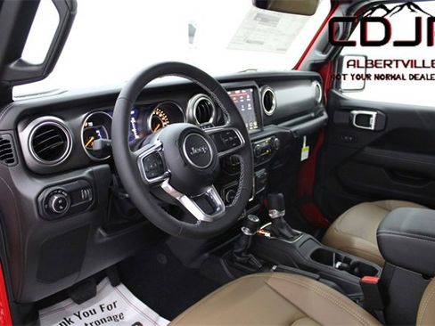 Used 2023 Jeep Gladiator Rubicon w/ Cold Weather Group image 12