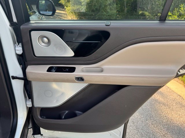 Used 2020 Lincoln Aviator Reserve w/ Equipment Group 202A AWD/4WD image 16