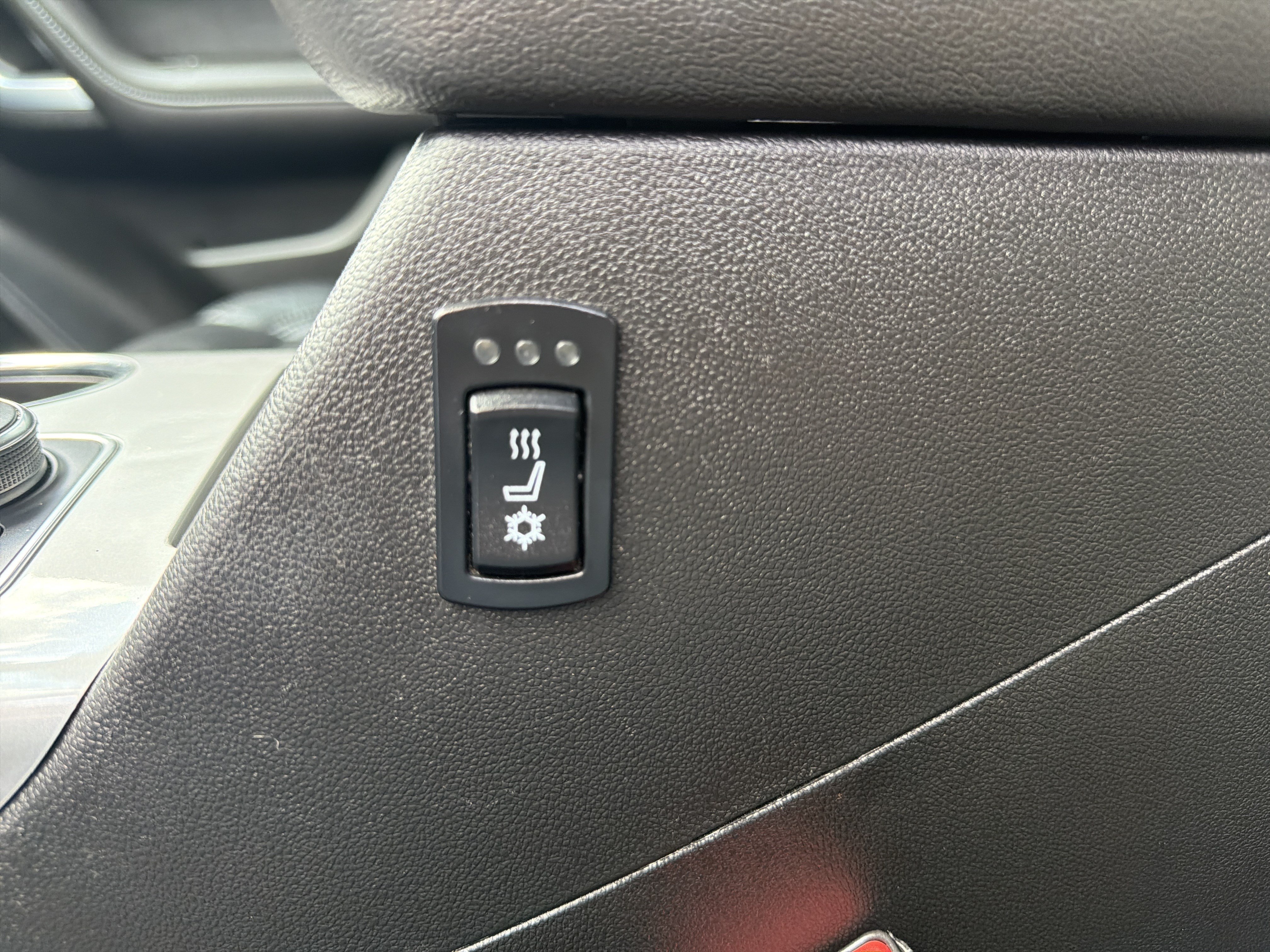 Used 2022 Chevrolet Blazer LT FWD image 19