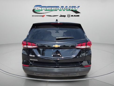 Used 2023 Chevrolet Equinox LS w/ LS Convenience Package FWD image 2