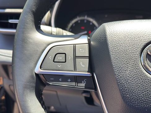 Used 2022 Toyota Highlander XLE AWD/4WD image 24
