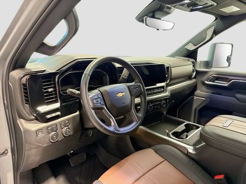 Used 2025 Chevrolet Silverado 3500 High Country w/ High Country Premium Package AWD/4WD image 8