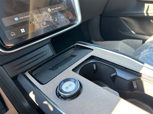 New 2025 Volvo EX90 Ultra image 18