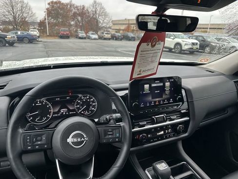 Certified 2023 Nissan Pathfinder SL image 13