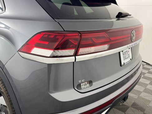 Used 2024 Volkswagen Atlas Cross Sport SE image 13